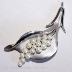 Trifari トリファリ パール カーラーの花 Trifari トリファリ パール カーラーの花