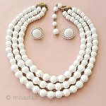 ヴィンテージ　TRIFARI トリファリ白３連セット