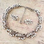 Trifari　 トリファリ 白い小花　セット