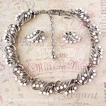 Trifari　 トリファリ 白い小花　セット