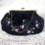 ヴィンテージバッグ　仏製 お花刺繍とビジュー金具