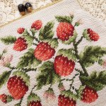 ビンテージバッグ（大） 苺イチゴ刺繍プチポアン