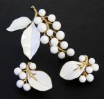 クラウンTrifari　 ブローチ・イヤリングセット