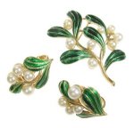 クラウンTrifari　 ブローチ・イヤリングセット