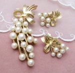 クラウンTrifari　 ブローチ・イヤリングセット