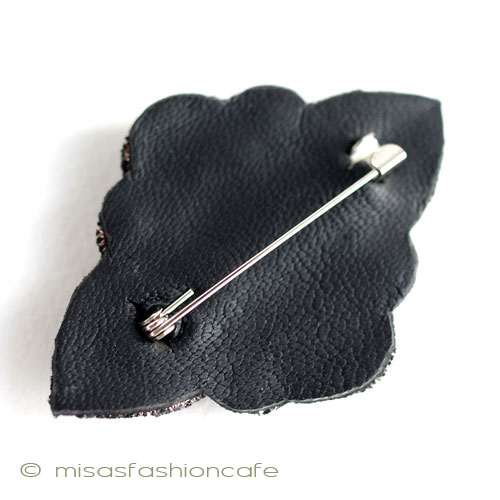 （画像用） Ｓｕｚａｎｎａ　Ｄａｉ プラムビジュー　ブローチ