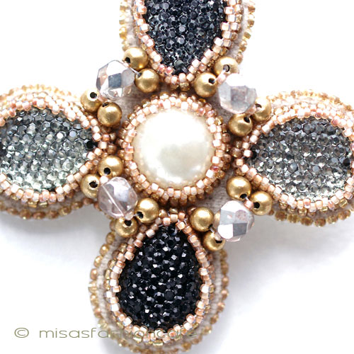 （画像用） Ｓｕｚａｎｎａ　Ｄａｉ ビジュークロス　ブローチ