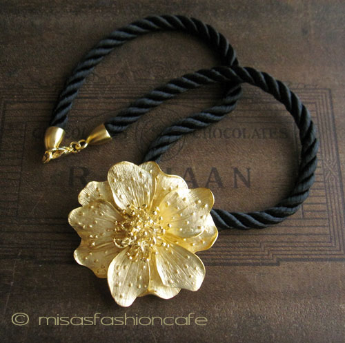 （画像用） KJL ネックレス　野バラ