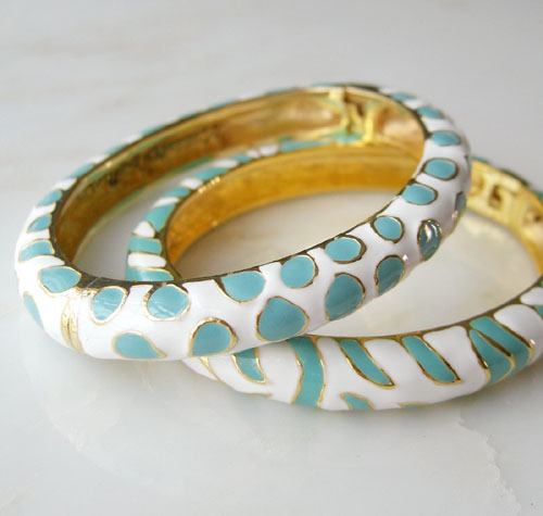 （画像用） キリン柄バングル