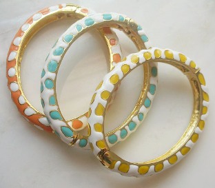 （画像用） キリン柄バングル