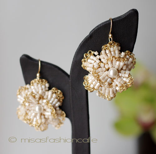 （画像用） Lavish ピアス 18Kgpアイボリーフラワー