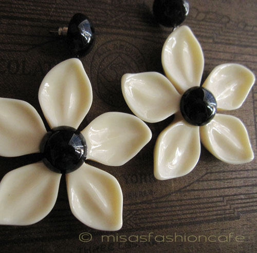 （画像用） ピアス 　フラワー（アイボリー）