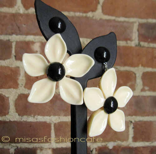 （画像用） ピアス 　フラワー（アイボリー）