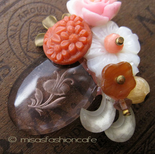 （画像用） NY ブローチ 　お花 MOP ガラスカメオ