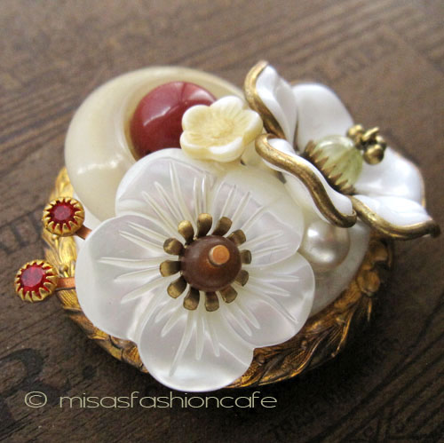 （画像用） NY ブローチ 花 MOP ベークライト
