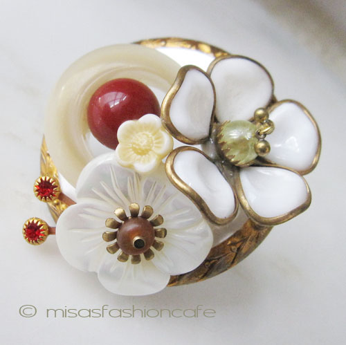 （画像用） NY ブローチ 花 MOP ベークライト