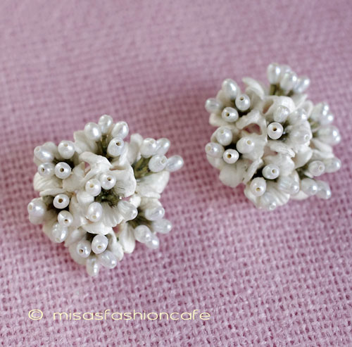 （画像用） マイケルミショーイヤリング 　真珠 小花ブーケ