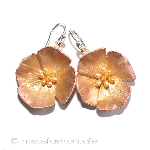 （画像用） 真珠　　ポピーのお花 ピアスまたはクリップ