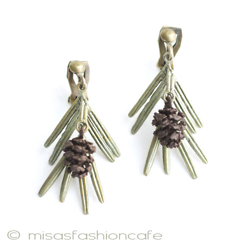 （画像用） マイケルミショー 松ぼっくり　イヤリング