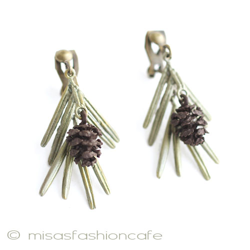 （画像用） マイケルミショー 松ぼっくり　イヤリング