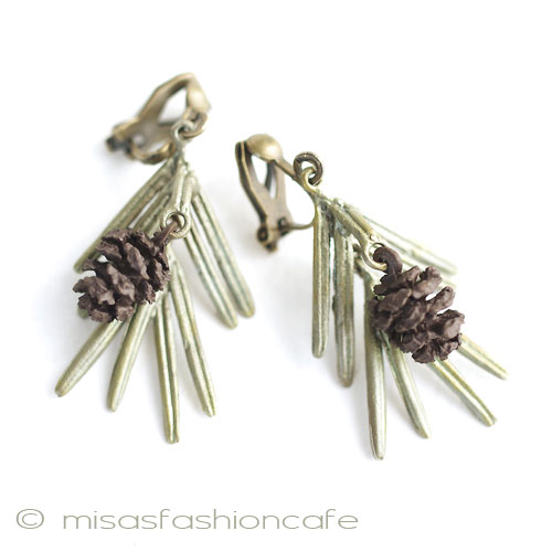 （画像用） マイケルミショー 松ぼっくり　イヤリング