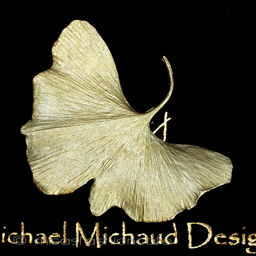 （画像用） マイケルミショー　 イチョウの葉ブローチ