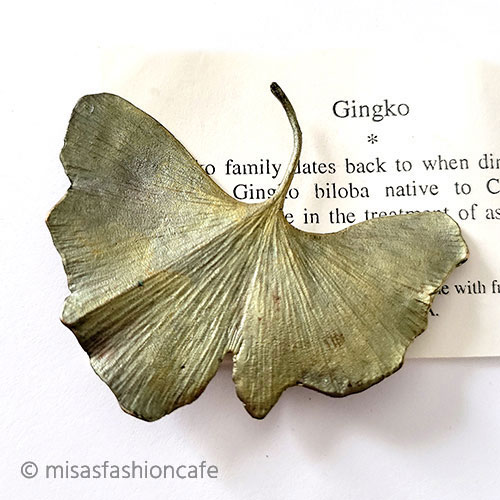 （画像用） マイケルミショー　 イチョウの葉ブローチ