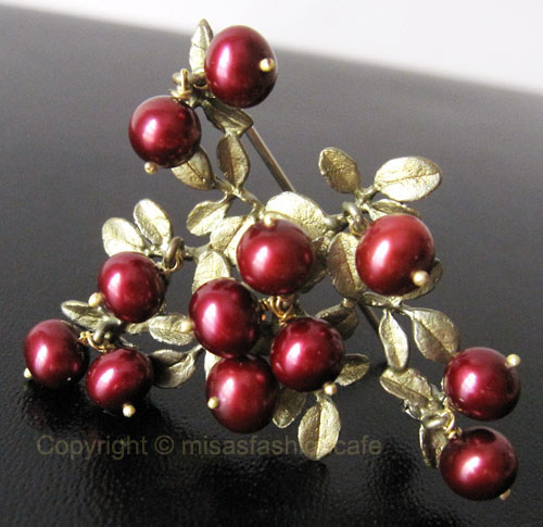 （画像用） マイケルミショーブローチ 　真珠のクランベリー