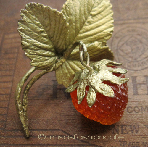 （画像用） Michaudブローチ再販！ 苺　ストロベリー