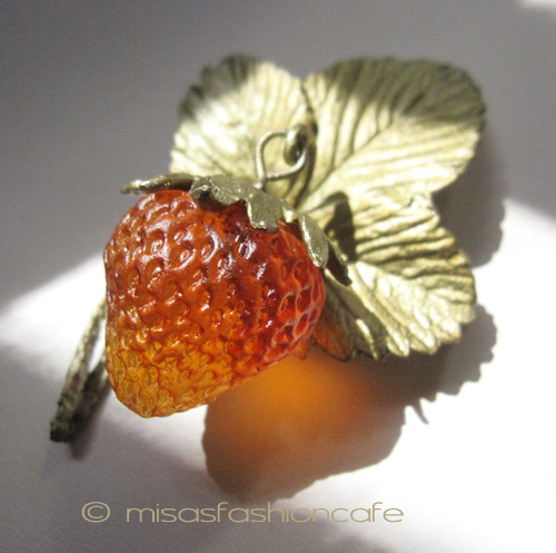 （画像用） Michaudブローチ再販！ 苺　ストロベリー