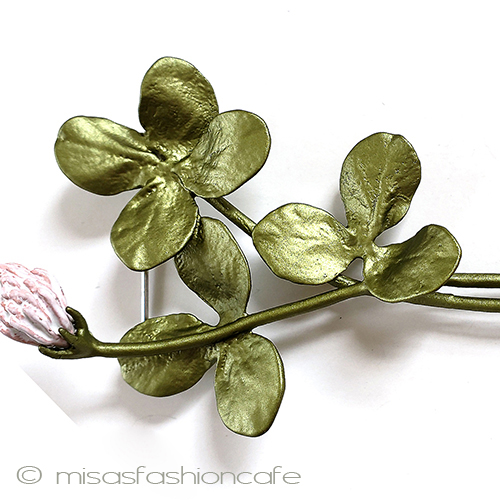 （画像用） 幸運の四つ葉クローバー ボタニカルお花ブローチ