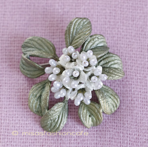 （画像用） マイケルミショーブローチ 真珠 小花ブーケ