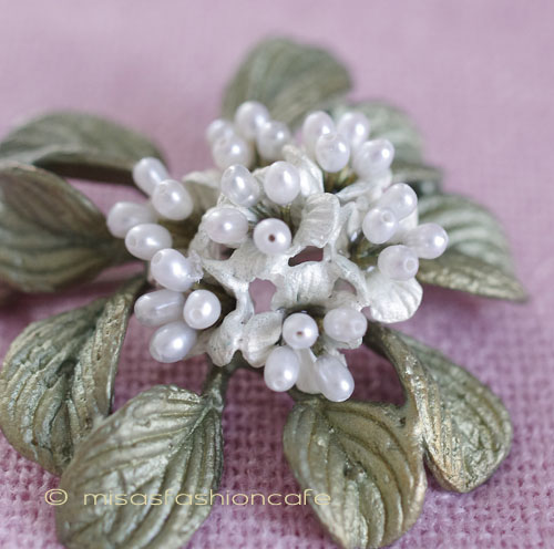 （画像用） マイケルミショーブローチ 真珠 小花ブーケ