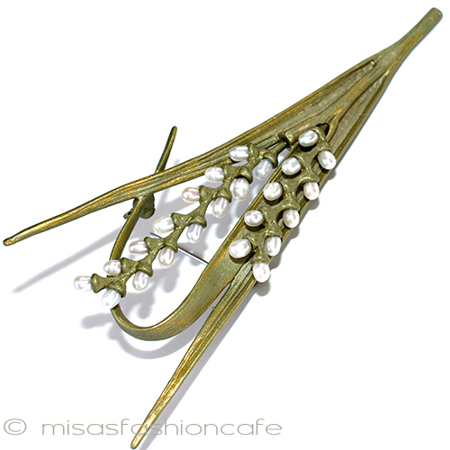 （画像用） 真珠のお米ブローチ