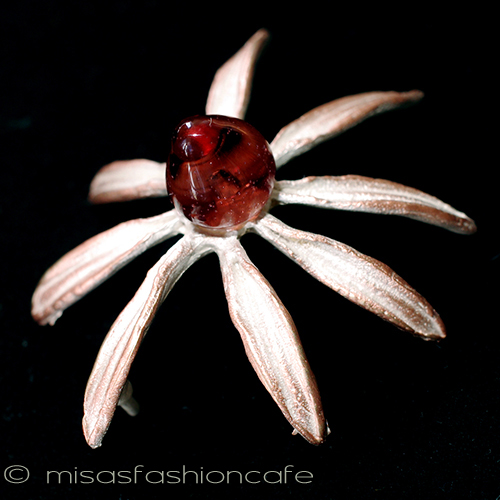 （画像用） マイケルミショーブローチ アートガラスのお花