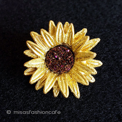 （画像用） マイケルミショーブローチ 天然石　ひまわりの花
