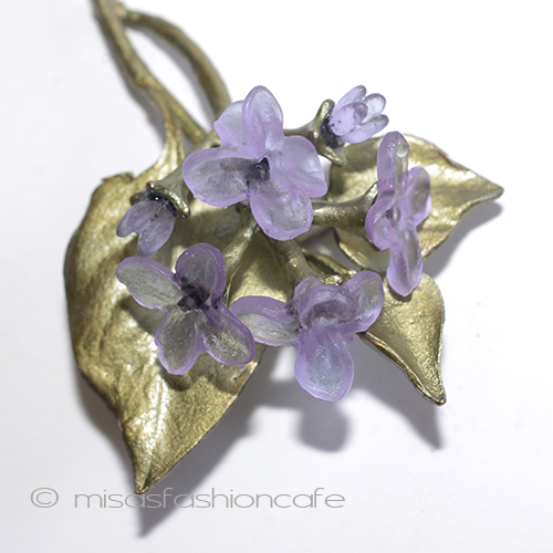 （画像用） マイケルミショーブローチ ライラックの花束