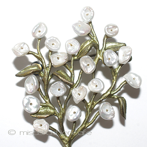 （画像用） マイケルミショー ブローチ 真珠　かすみ草ブーケ