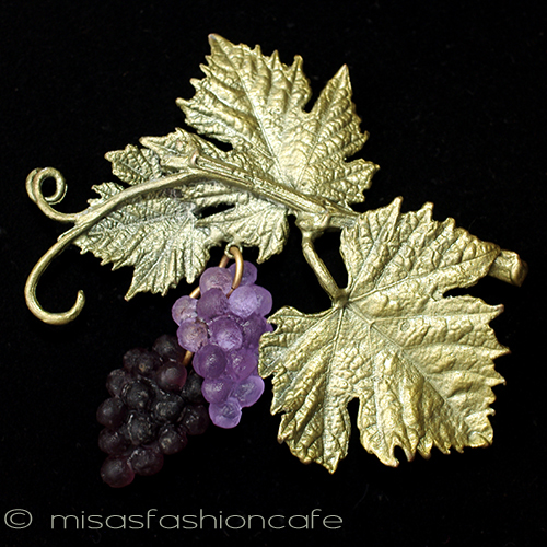 （画像用） マイケルミショーブローチ 揺れるアートガラスの葡萄