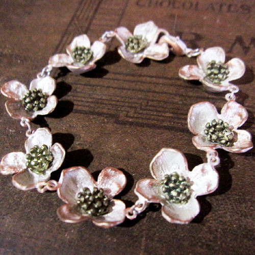 （画像用） Ｍｉｃｈａｕｄ　ブレスレット ハナミズキのお花