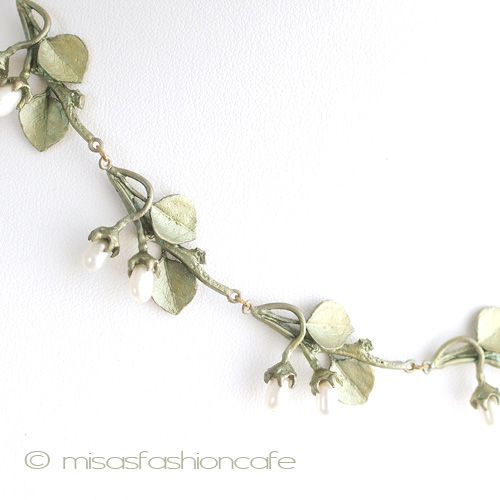 （画像用） マイケルミショー 真珠の花ネックレス