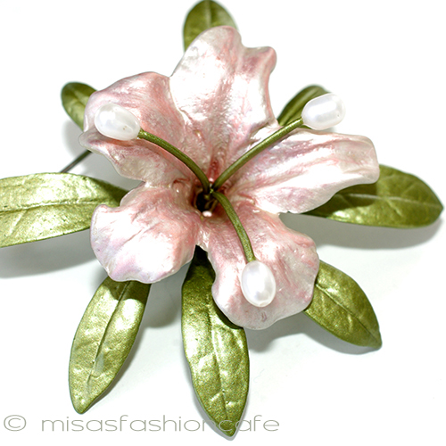 （画像用） ツツジ　ブローチ 真珠の花コサージュ