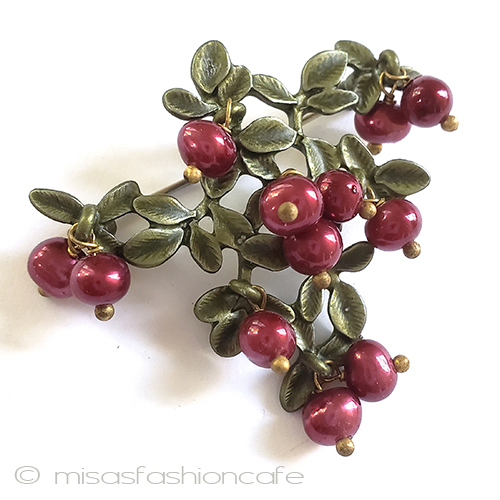 （画像用） 真珠ベリー　ブローチ パールのクランベリー