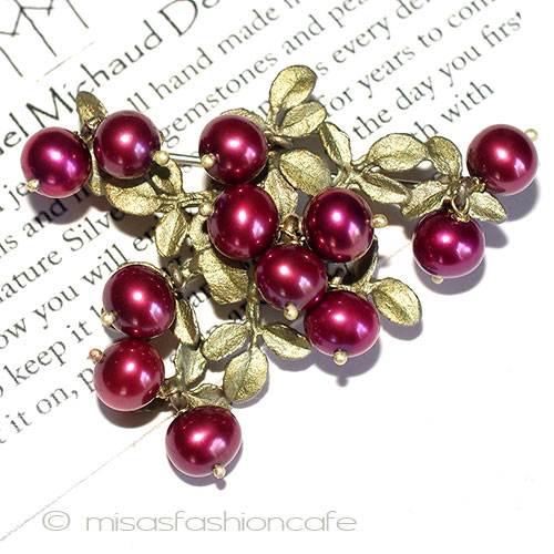 （画像用） マイケルミショーブローチ 真珠のクランベリー
