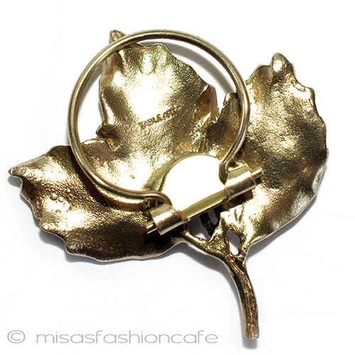 （画像用） マイケルミショー　 ヒイラギの葉ブローチ