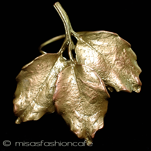 （画像用） マイケルミショー　 ヒイラギの葉ブローチ