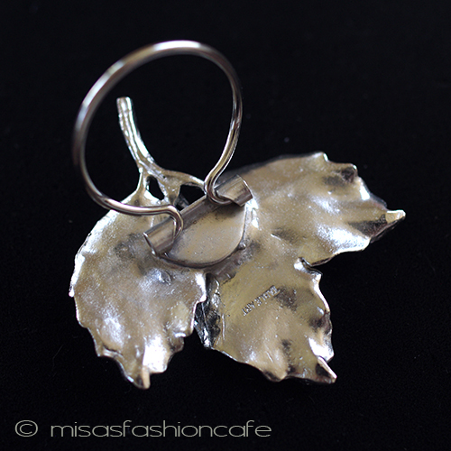 （画像用） マイケルミショー　 ヒイラギのブローチ