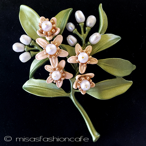 （画像用） フラワーブーケ　ブローチ 真珠　オレンジの花