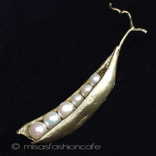（画像用） マイケルミショーブローチ ６真珠 さやえんどう豆