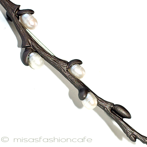 （画像用） 真珠の猫柳ブローチ